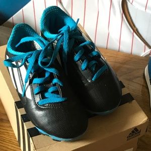 Boys Soccer Cleat • Size 10 1/2